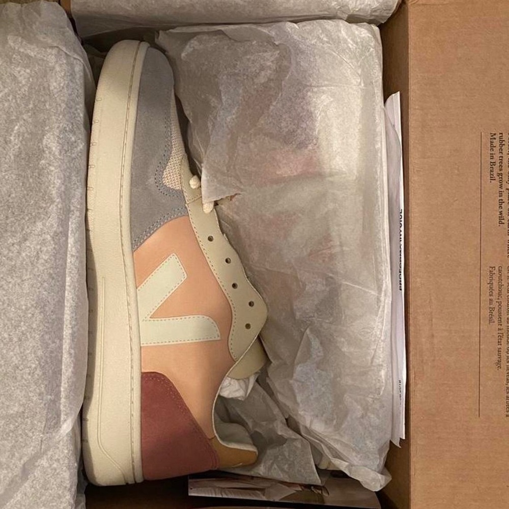 Veja v10 leather multi color nude sneakers